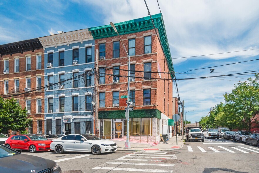 721 Henry St, Brooklyn, NY for sale - Building Photo - Image 1 of 1