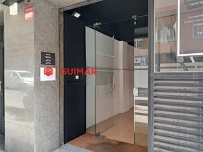 Retail in Esplugues de Llobregat, Barcelona to rent Building Photo- Image 2 of 6