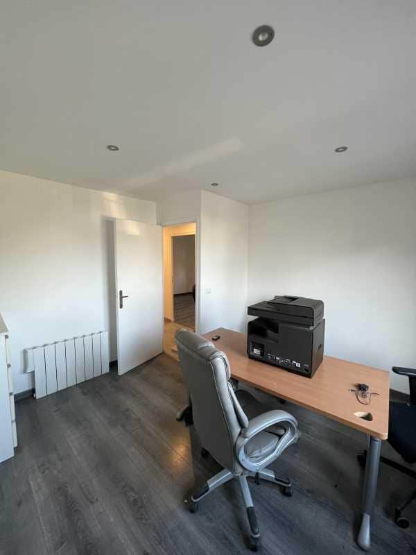 Office in Garges-lès-Gonesse to rent Interior Photo- Image 1 of 5