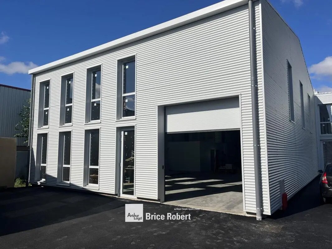 Light Industrial in Chassieu to rent Building Photo- Image 1 of 7