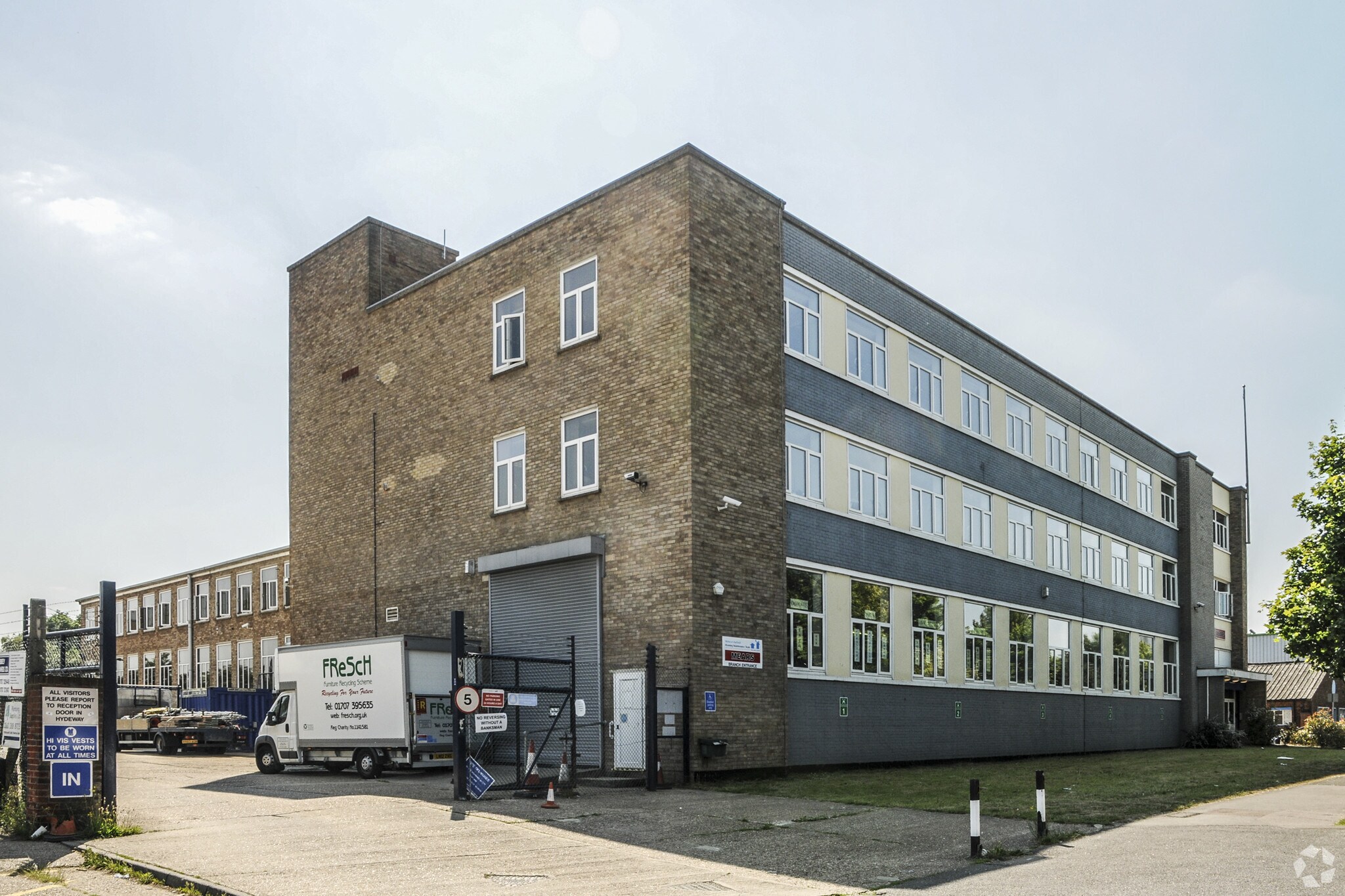 26-28 Hyde Way, Welwyn Garden City for sale Primary Photo- Image 1 of 1