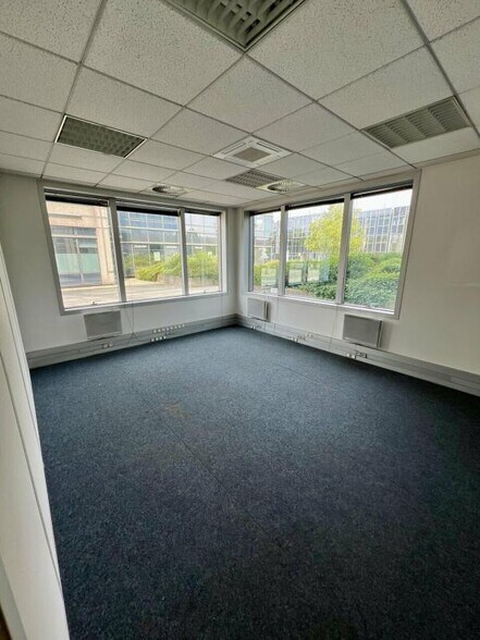 Office in Villepinte to rent - Interior Photo - Image 2 of 9
