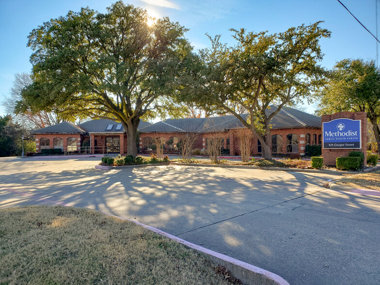 326 Cooper St, Cedar Hill, TX for rent - Primary Photo - Image 1 of 17