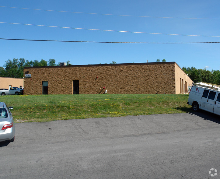 16 Corporate Cir, East Syracuse, NY for rent - Building Photo - Image 2 of 3