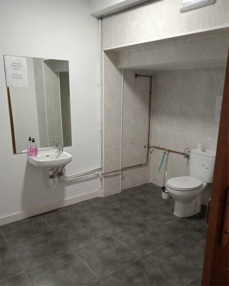 Retail in Cáceres, Cáceres to rent - Building Photo - Image 2 of 7