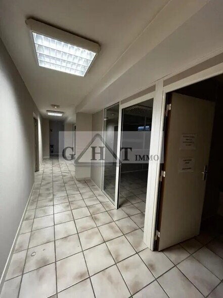 Office in Draveil for sale - Interior Photo - Image 1 of 4