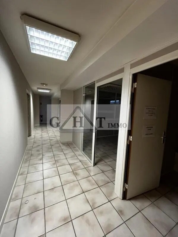 Office in Draveil for sale Interior Photo- Image 1 of 5