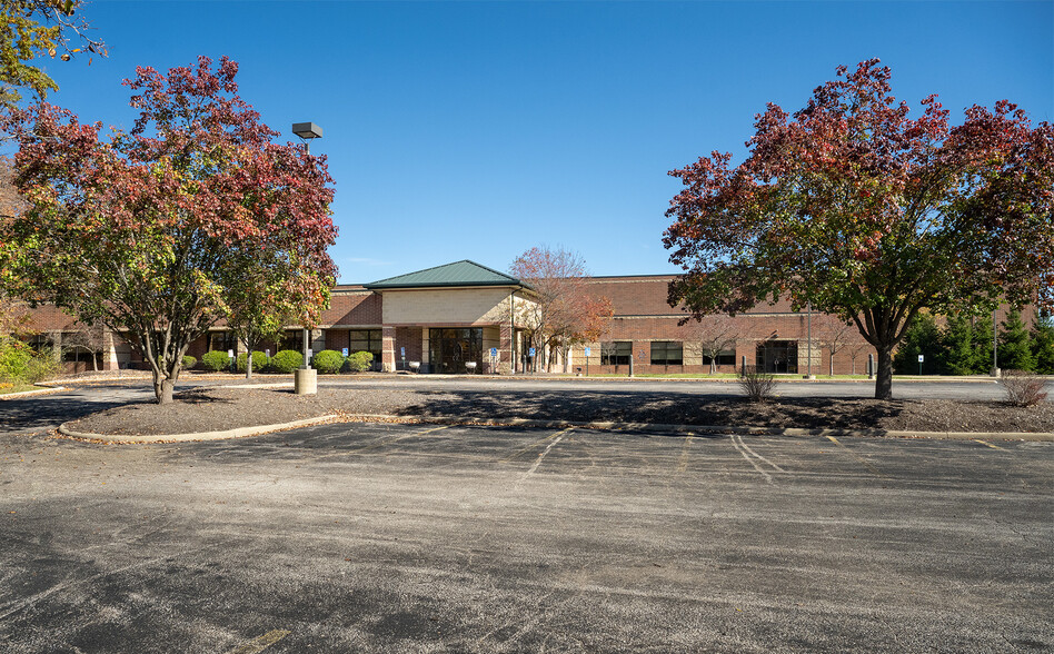 5581 Hudson Industrial Pky, Hudson, OH for rent - Building Photo - Image 3 of 4