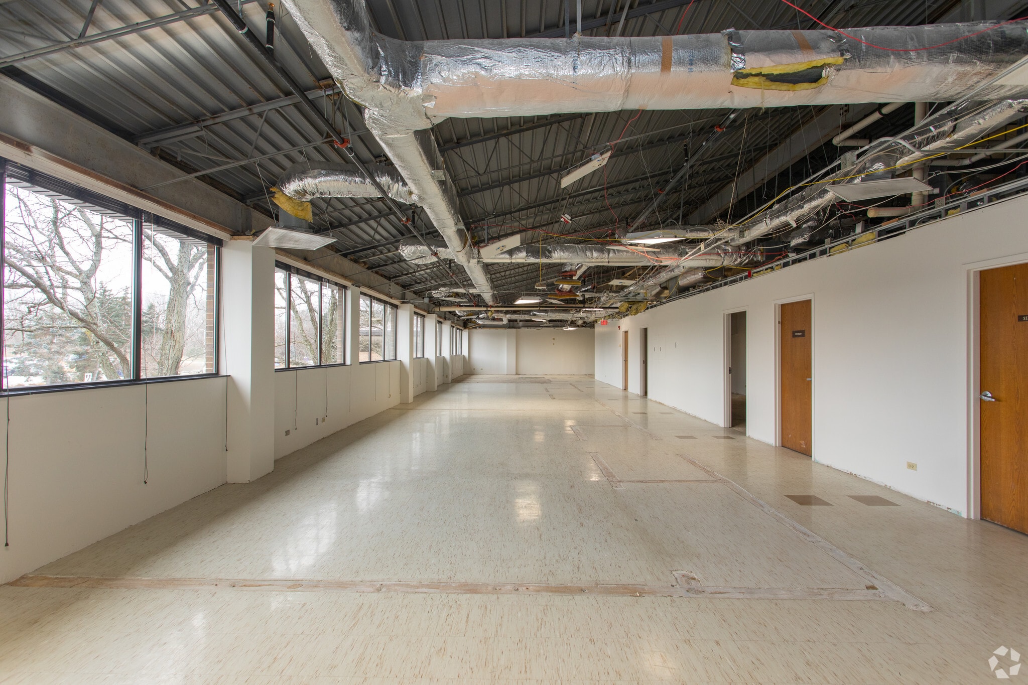 755 S Milwaukee Ave, Libertyville, IL to rent Interior Photo- Image 1 of 2