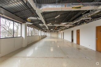 755 S Milwaukee Ave, Libertyville, IL to rent Interior Photo- Image 1 of 2