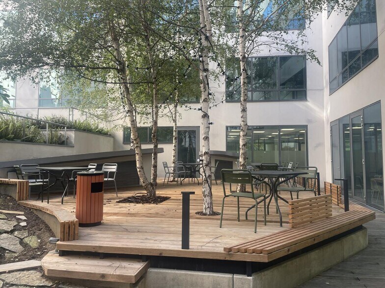 1 Rue Mozart, Clichy to rent - Building Photo - Image 2 of 25
