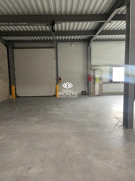 Industrial in Aulnay Sous Bois to rent - Interior Photo - Image 2 of 3