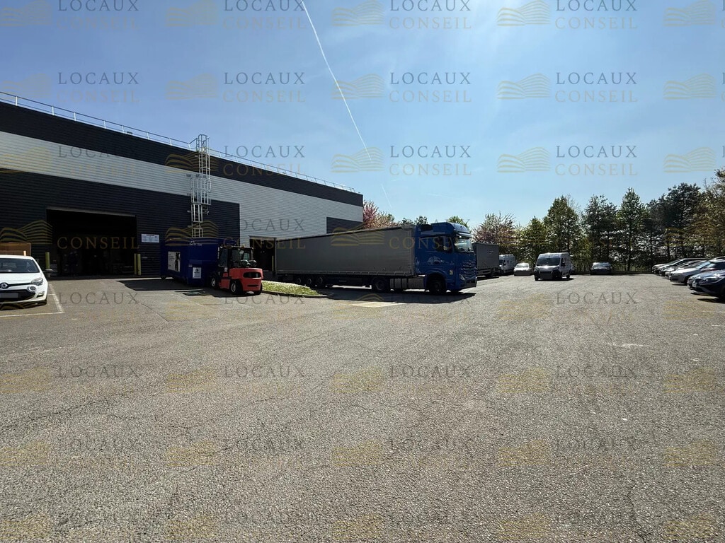 Location Local d'activités 660 m² - Photo 1
