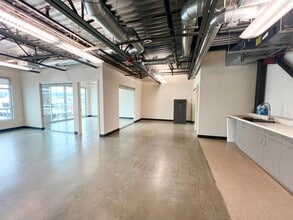 2284-2360 W Commodore Way, Seattle, WA to rent Interior Photo- Image 2 of 7