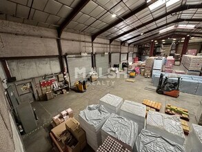 Light Industrial in Châteauvilain to rent Interior Photo- Image 2 of 14