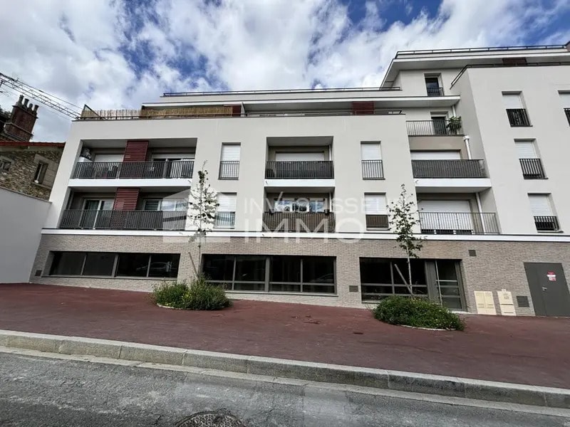 Retail in Pomponne to rent Building Photo- Image 1 of 9