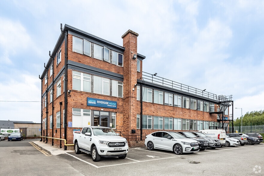 River Ln, Chester to rent - Building Photo - Image 1 of 4