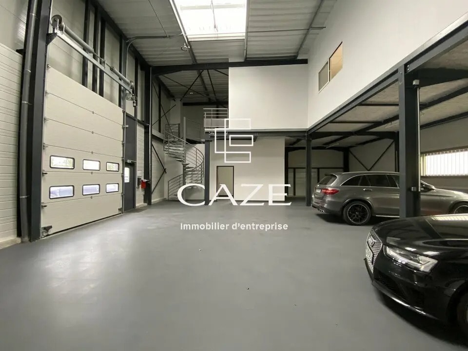 Location Local d'activités 488 m² - Photo 1