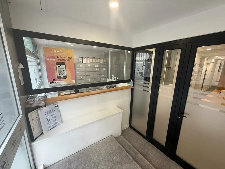 Build-to-Rent in Paris for sale - Lobby - Image 1 of 10