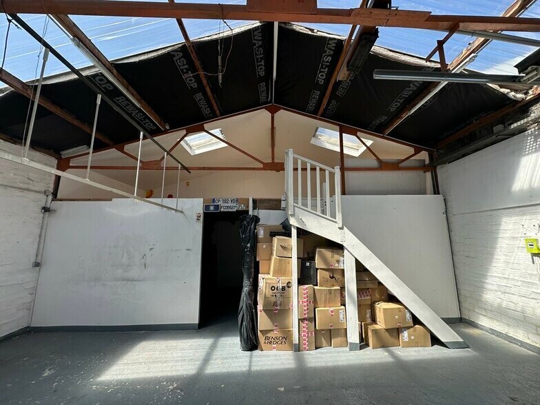 Light Industrial in Saint-Maur-des-Fossés to rent - Building Photo - Image 1 of 7