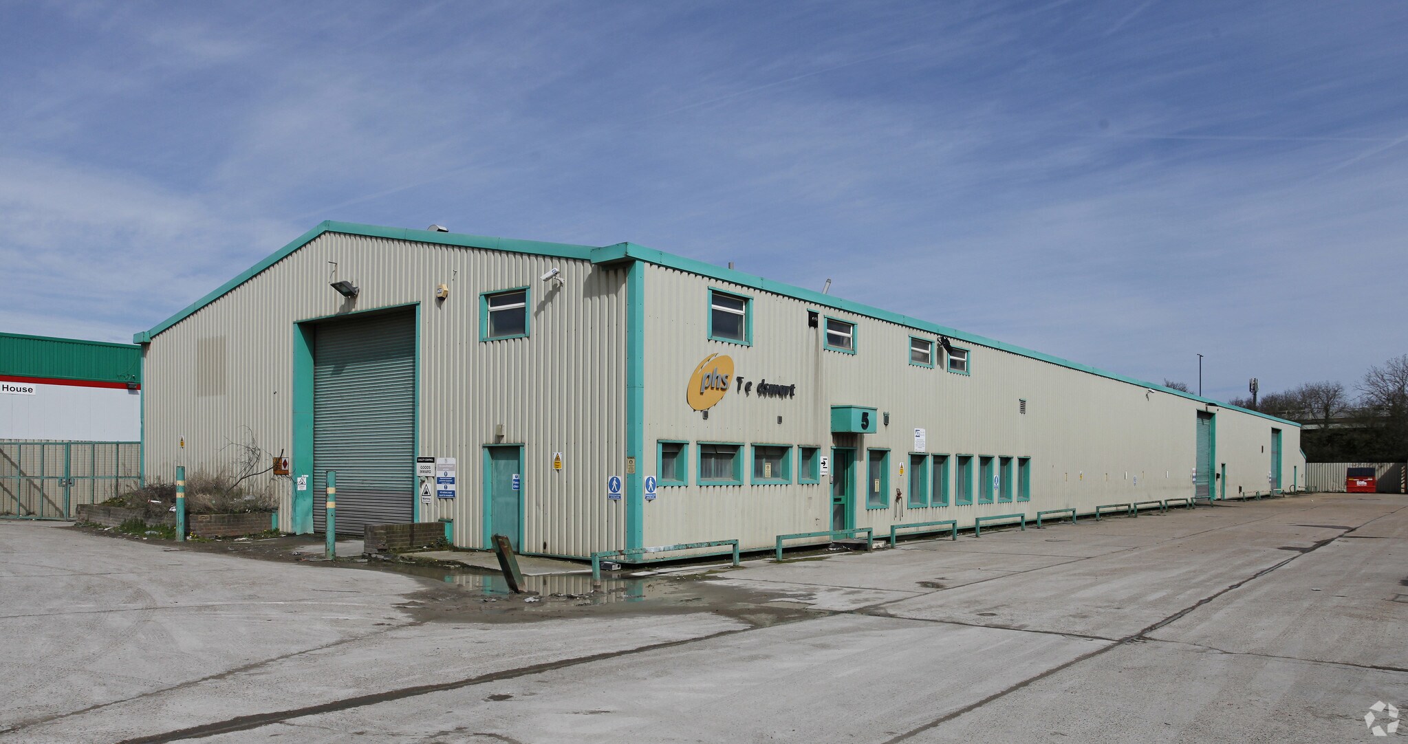 Transport Ave, Brentford for sale Primary Photo- Image 1 of 1