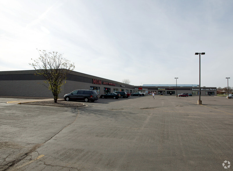 471-497 Marschall Rd, Shakopee, MN for rent - Building Photo - Image 3 of 6