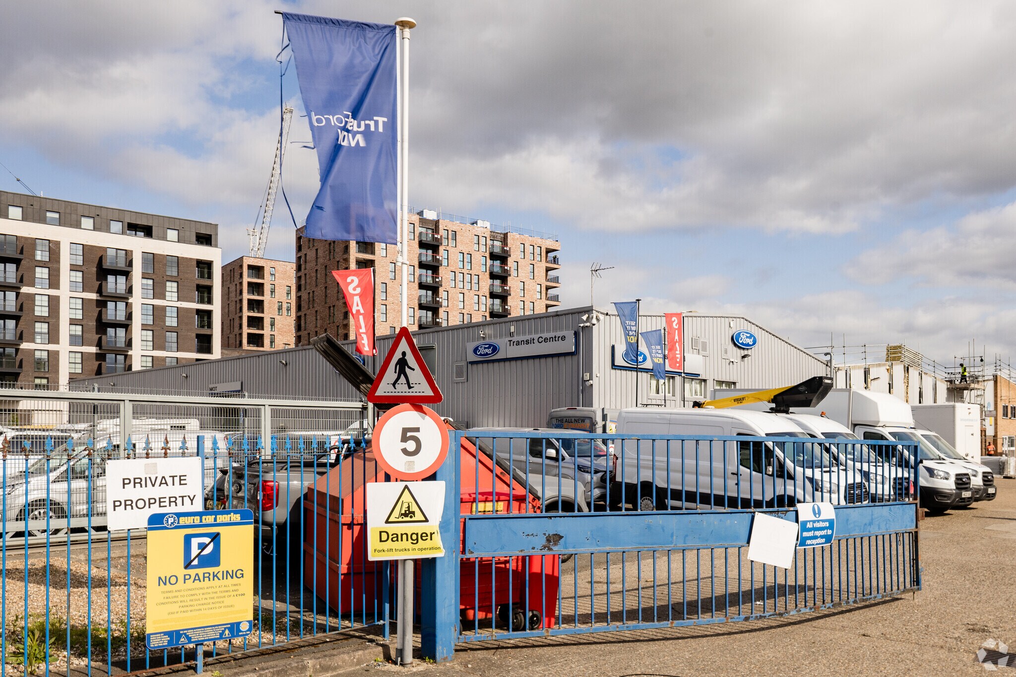 Clayton Rd, Hayes to rent Primary Photo- Image 1 of 3