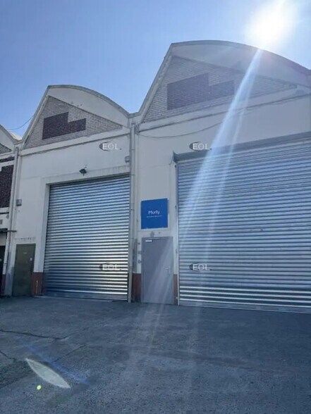 Light Industrial in Bobigny to rent - Building Photo - Image 3 of 17