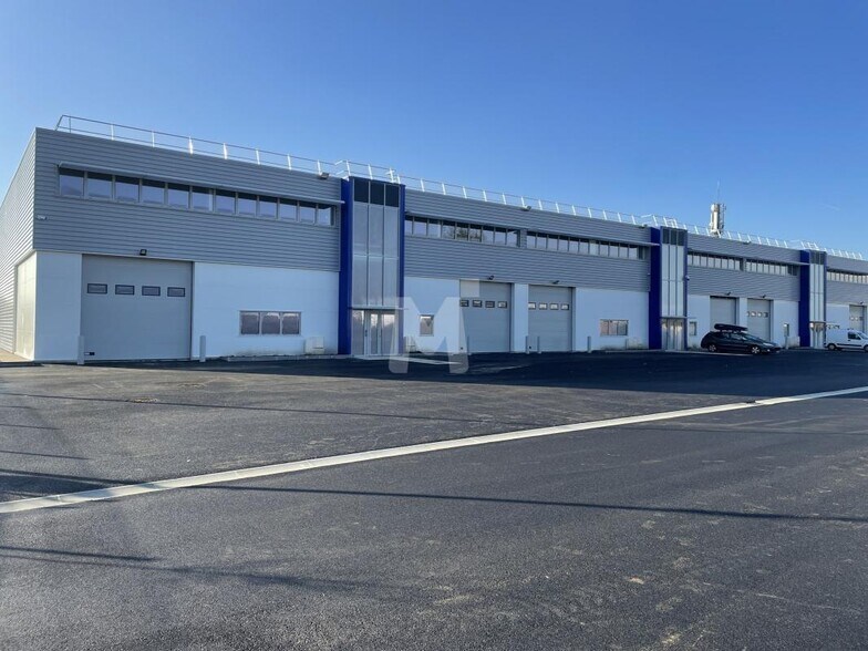 Light Industrial in Brétigny-sur-Orge to rent - Building Photo - Image 2 of 9