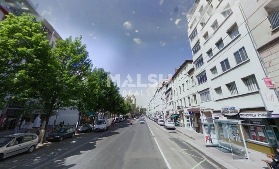 12 Cours Tolstoï, Villeurbanne to rent - Building Photo - Image 2 of 2