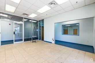 6021 S Rio Grande Ave, Orlando, FL for rent Lobby- Image 2 of 12