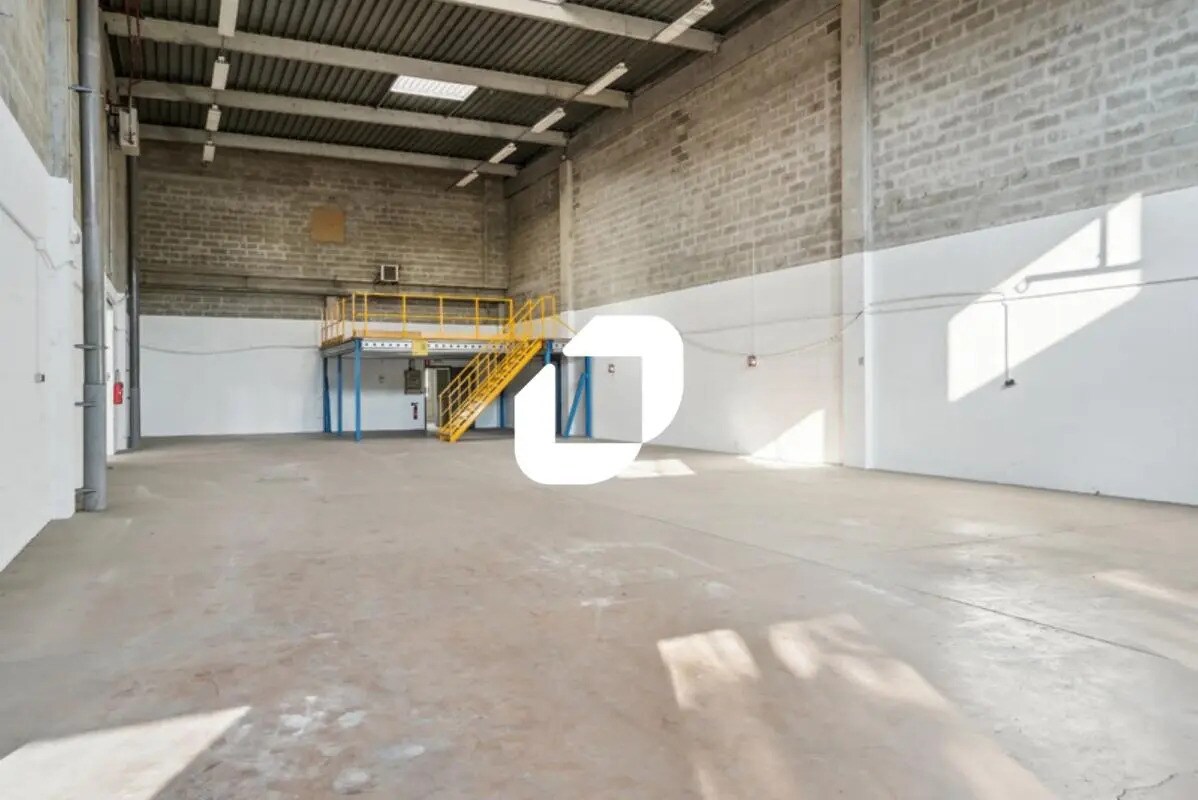 Light Industrial in Lognes to rent Interior Photo- Image 1 of 14