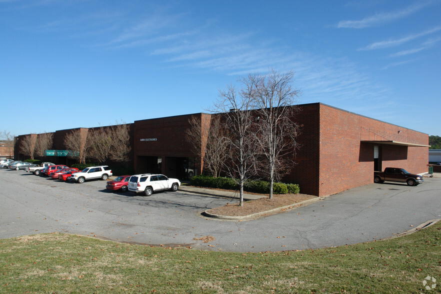 2575 Cobb International Blvd, Kennesaw, GA for rent - Building Photo - Image 1 of 4