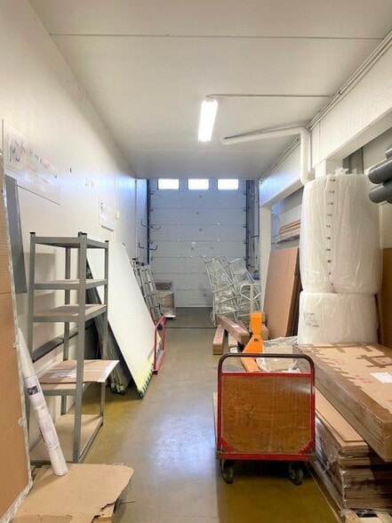 Light Industrial in Argenteuil to rent - Interior Photo - Image 1 of 5