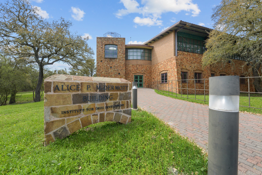 14960 Omicron Dr, San Antonio, TX for sale - Building Photo - Image 1 of 1