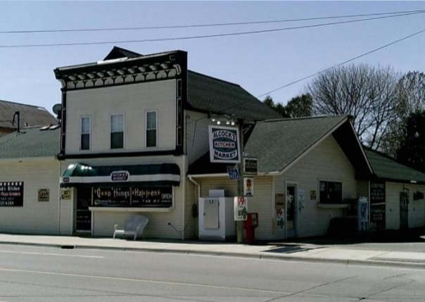 523 Mackinaw Ave, Cheboygan, MI for sale - Primary Photo - Image 1 of 1