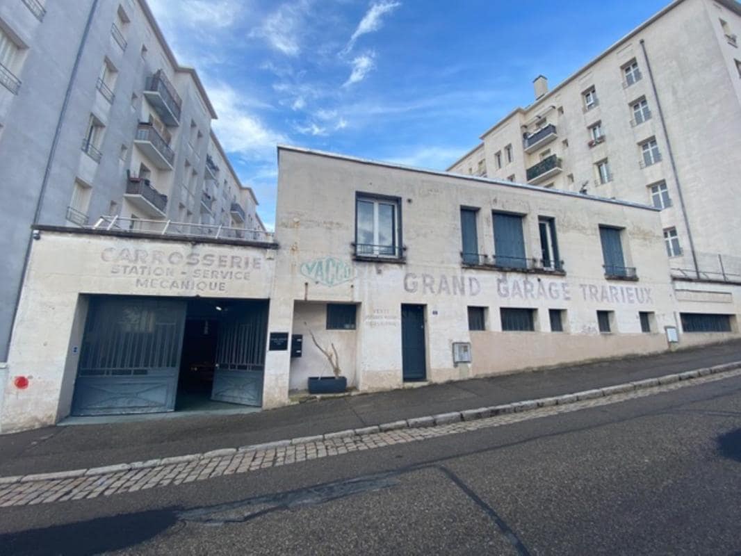 Light Industrial in Lyon for sale Building Photo- Image 1 of 7
