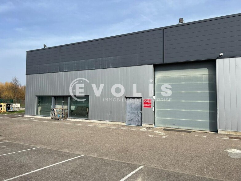 Rue Louis Braille, Bourgoin-Jallieu to rent - Building Photo - Image 2 of 16