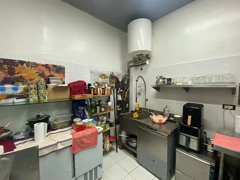 Retail in Paris to rent - Interior Photo - Image 3 of 10