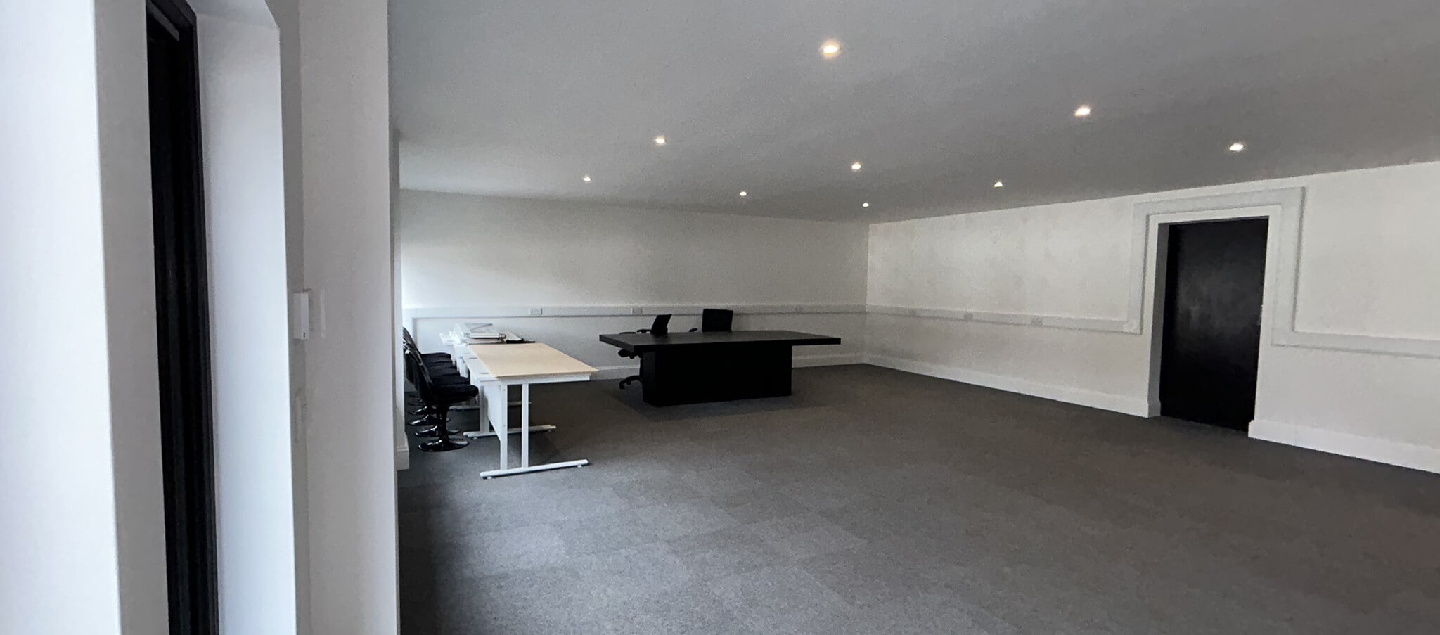 1 Shepherds Grove Ln, East Grinstead to rent Interior Photo- Image 1 of 3