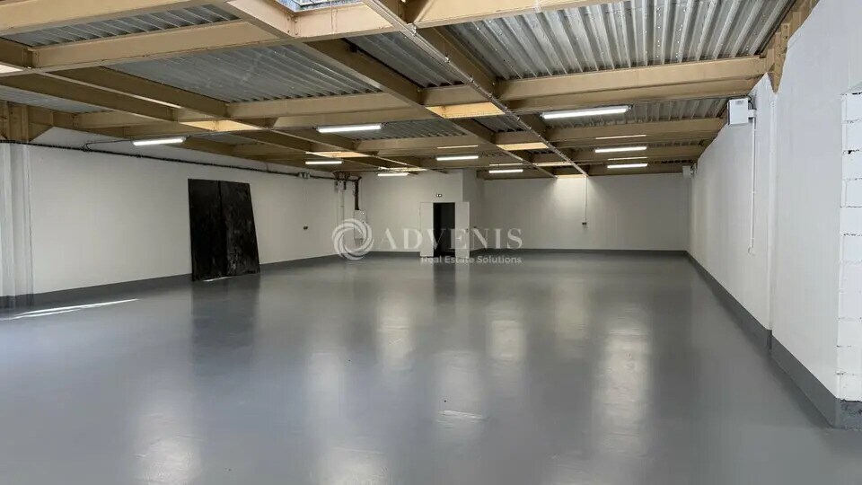 Light Industrial in Croissy-Beaubourg to rent - Building Photo - Image 1 of 7