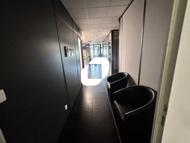 Office in Saint-Brice-sous-Forêt to rent - Building Photo - Image 2 of 8