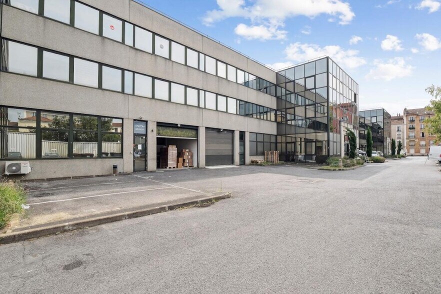 Office in Ivry-sur-Seine to rent - Building Photo - Image 1 of 18