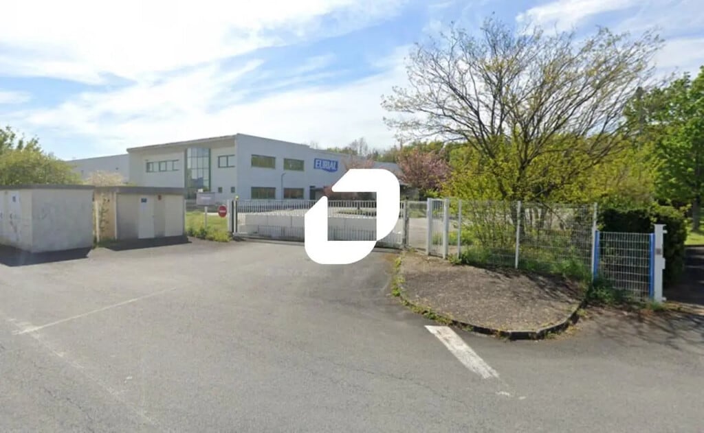 Location Entrepôt 5 340 m² - Photo 1
