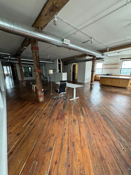 85 Quay St, Brooklyn, NY for rent - Building Photo - Image 1 of 2