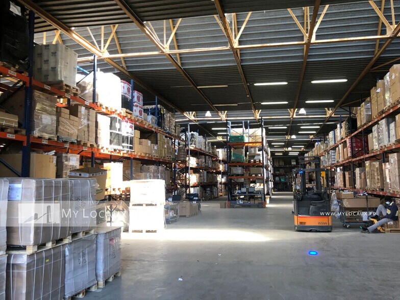 Industrial in Gennevilliers to rent - Interior Photo - Image 3 of 8