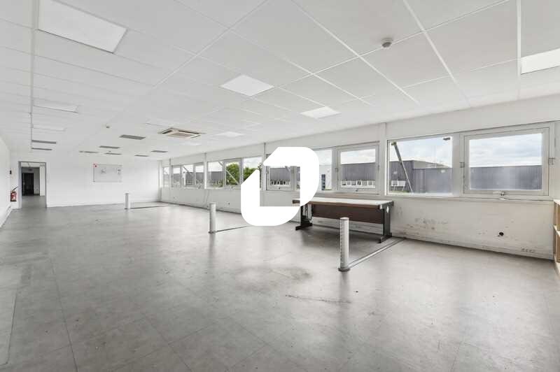 Industrial in SAINT-OUEN-L'AUMONE to rent - Interior Photo - Image 2 of 18