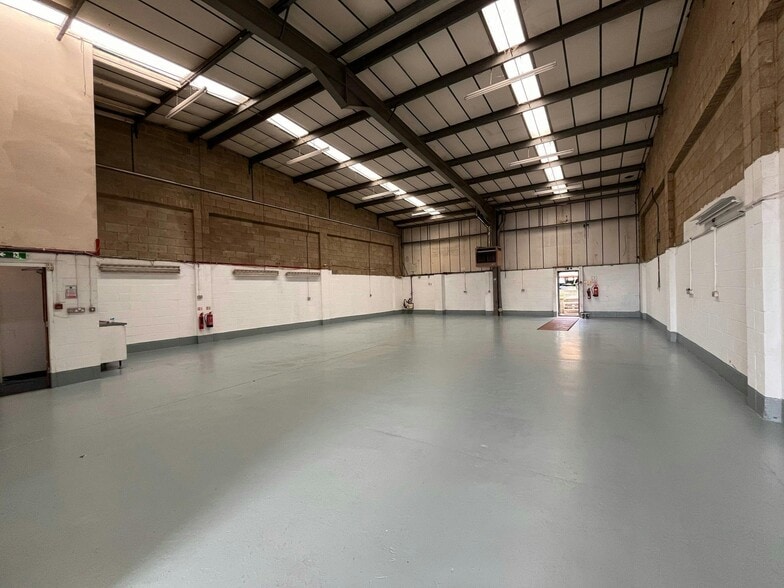 Edison Rd, Aylesbury to rent - Interior Photo - Image 3 of 12