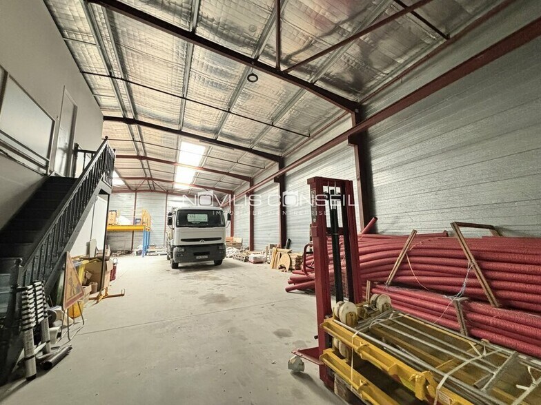 Light Industrial in Toulouse to rent - Interior Photo - Image 2 of 9