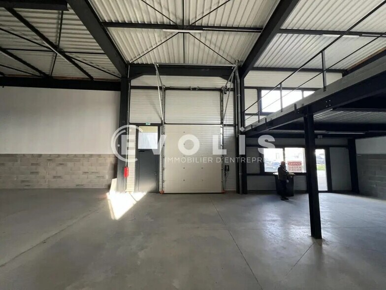 Light Industrial in Frans to rent - Building Photo - Image 3 of 6
